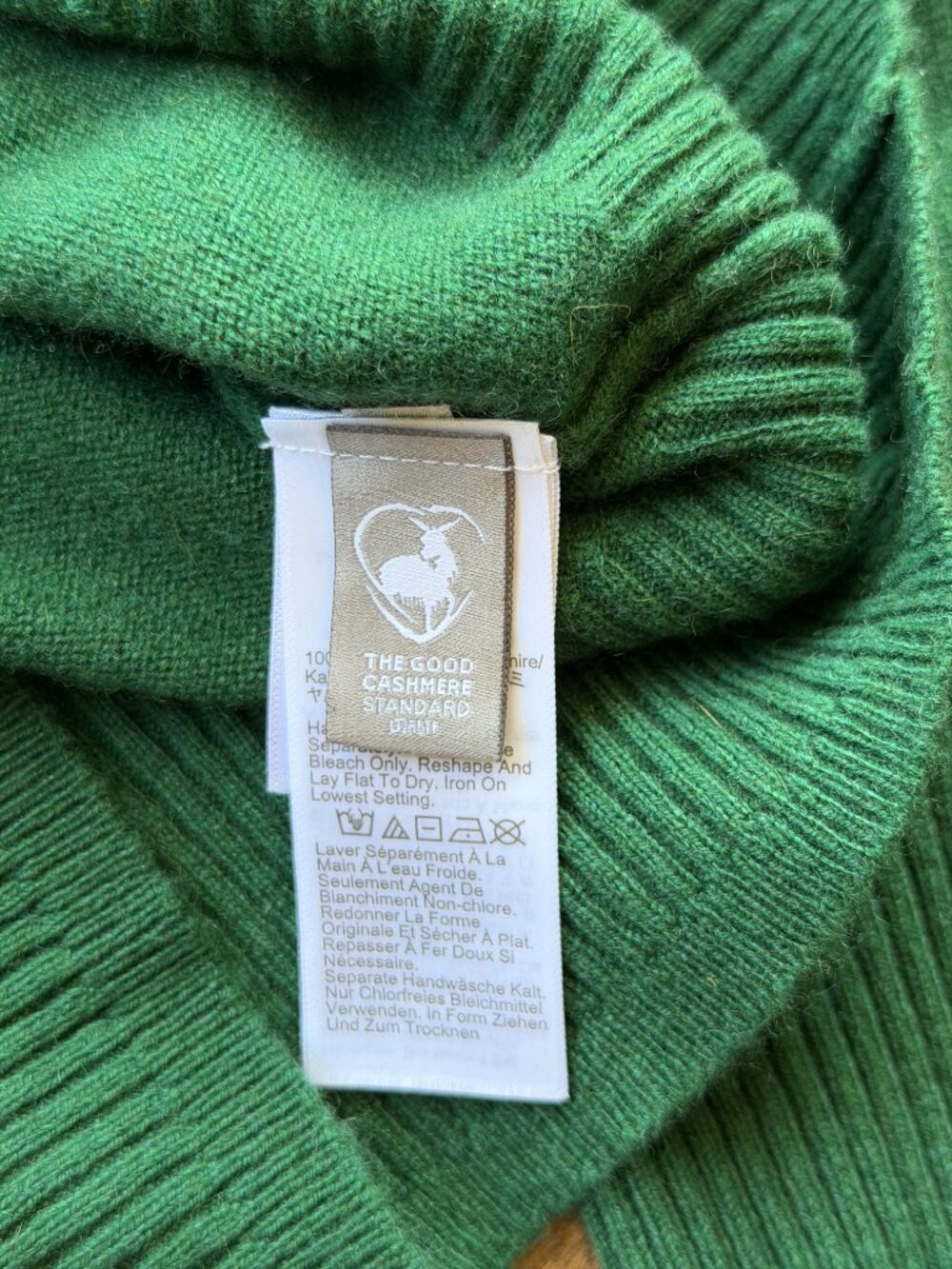 J. Crew Cashmere shrunken crewneck sweater in green, Size M - Picture 4 of 7